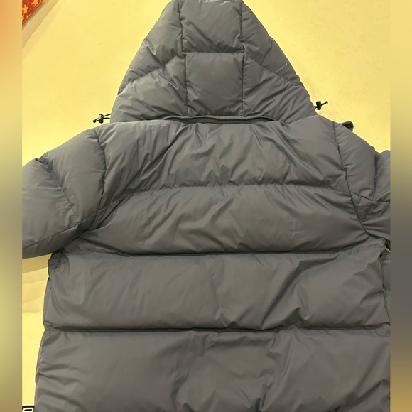 Aritzia Super Puff - Shorty 
Size XS
Colour: Navy Blue - Picture 3 of 6